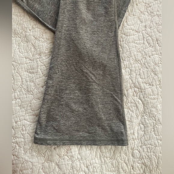 Grey Aerie Flare Yoga Pants with Pockets - Picture 2 of 6